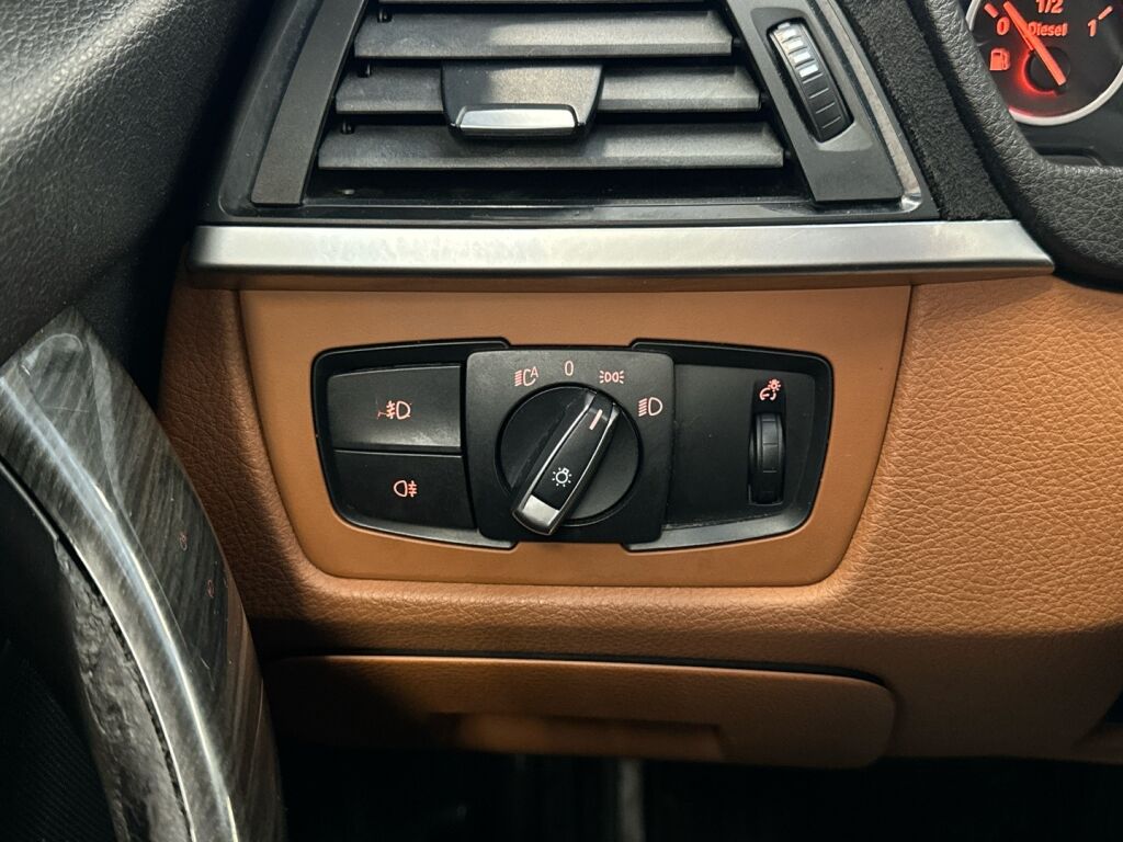 BMW 320 2013 Sininen