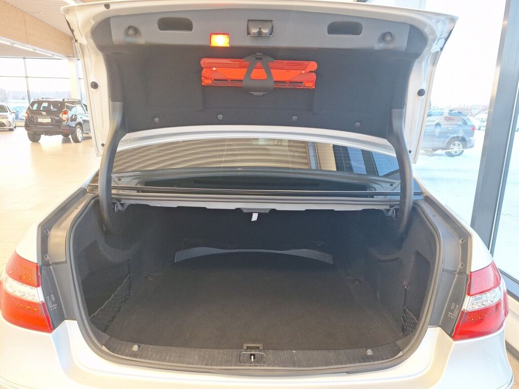 Mercedes-Benz E 2010 Harmaa
