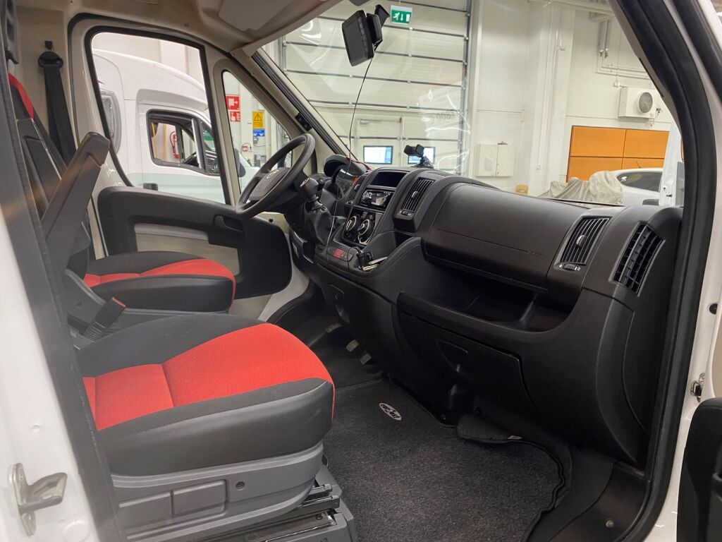 Adria Matrix Axess M 680SP 2013 Valkoinen