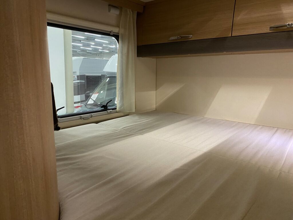 Adria Matrix Axess M 680SP 2013 Valkoinen