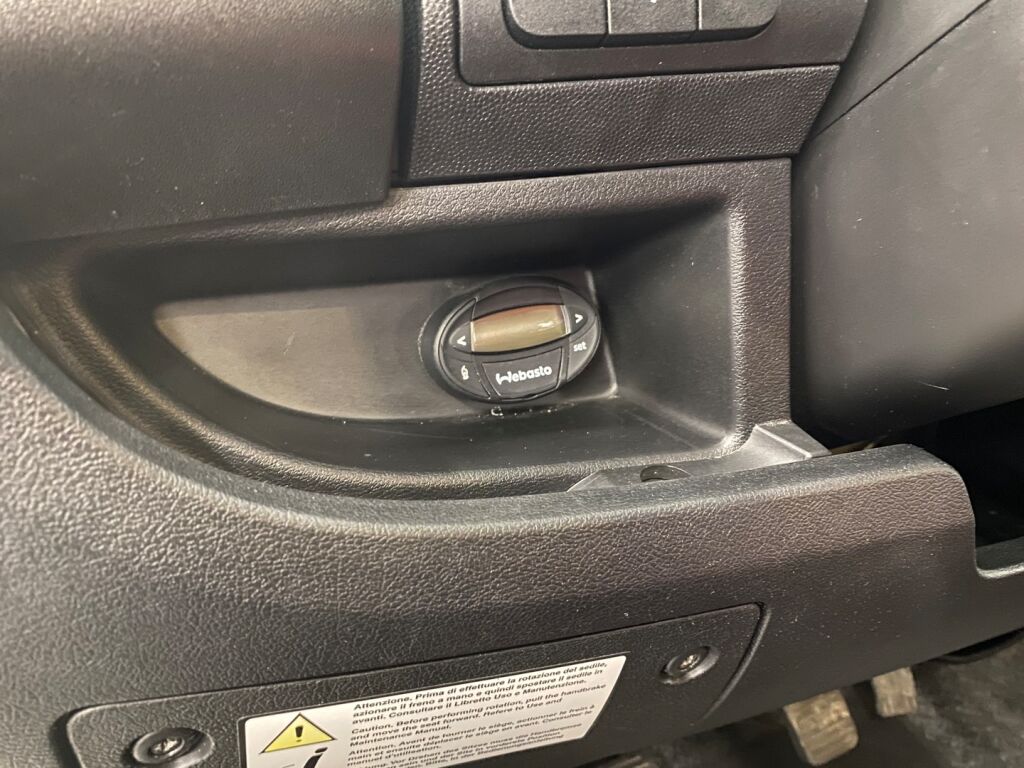 Adria Matrix Axess M 680SP 2013 Valkoinen