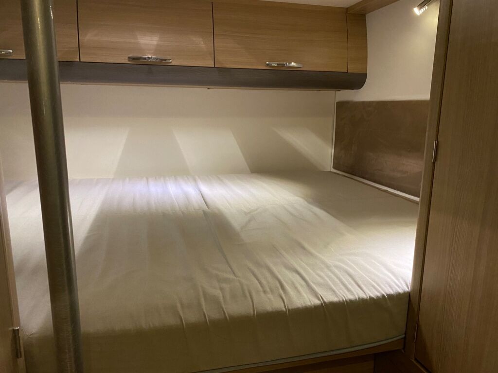 Adria Matrix Axess M 680SP 2013 Valkoinen