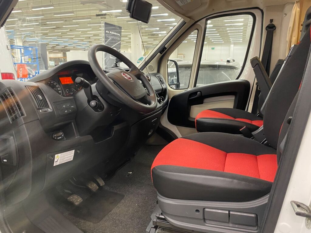 Adria Matrix Axess M 680SP 2013 Valkoinen