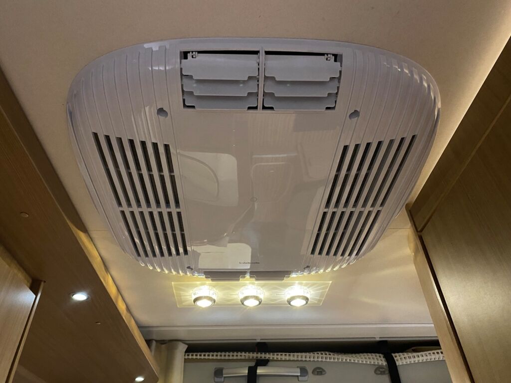 Adria Matrix Axess M 680SP 2013 Valkoinen