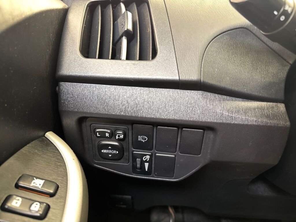 Toyota Prius PHEV 2012 Hopea