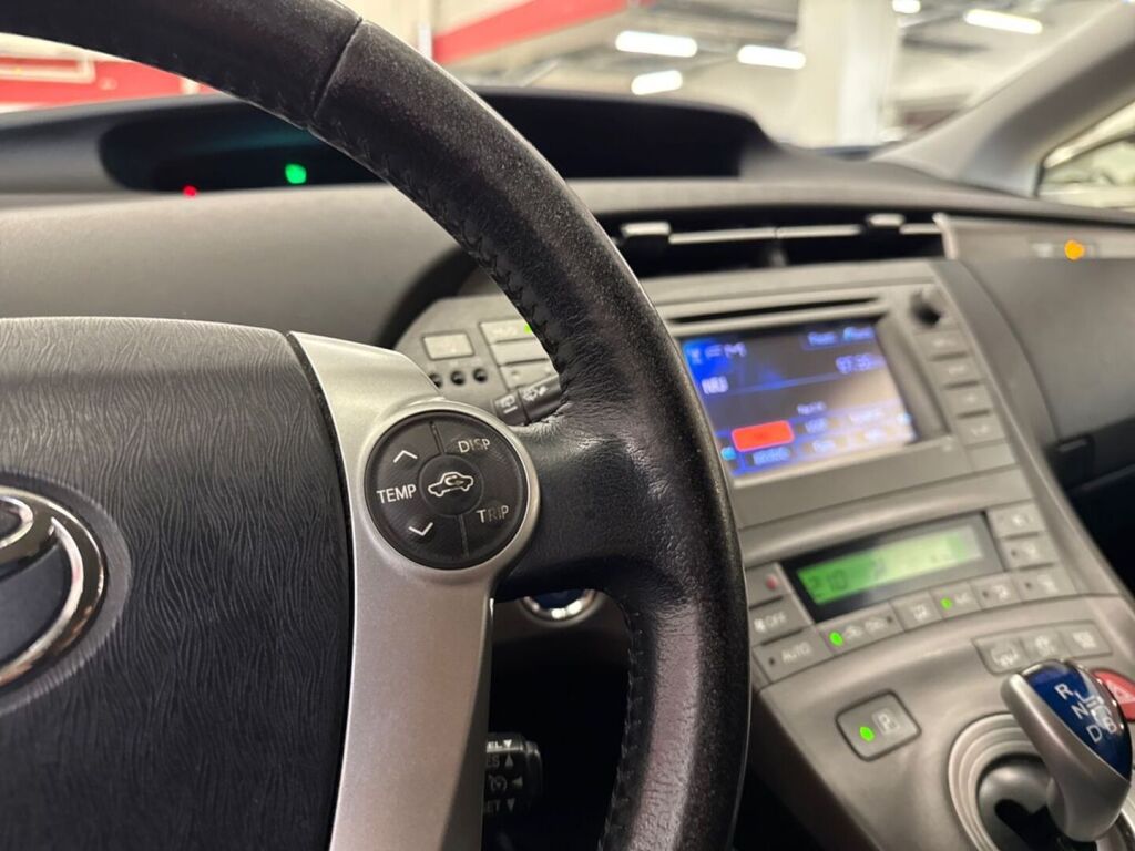 Toyota Prius PHEV 2012 Hopea