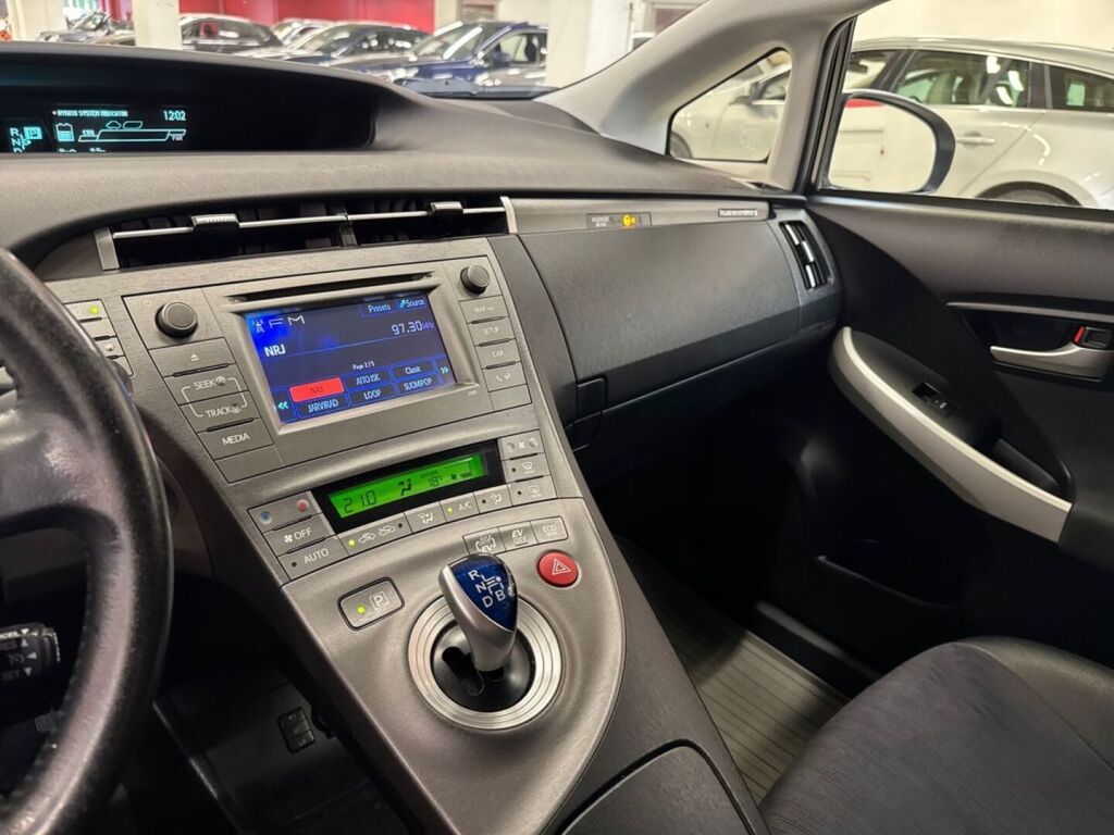 Toyota Prius PHEV 2012 Hopea