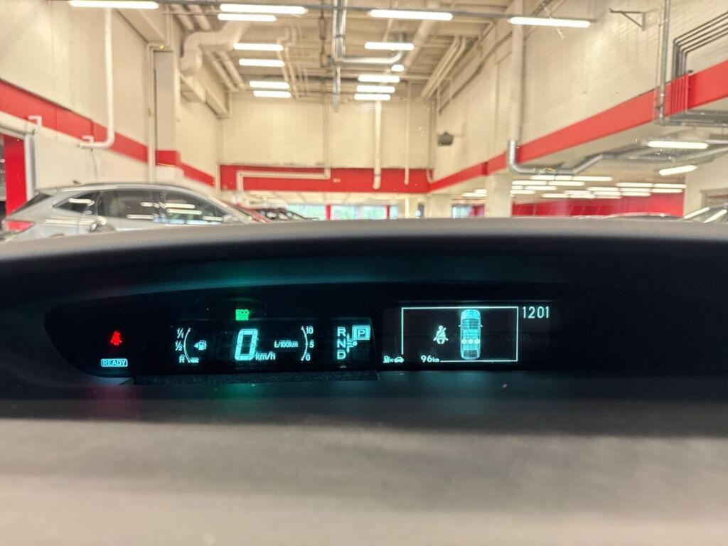 Toyota Prius PHEV 2012 Hopea