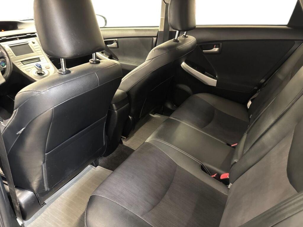 Toyota Prius PHEV 2012 Hopea