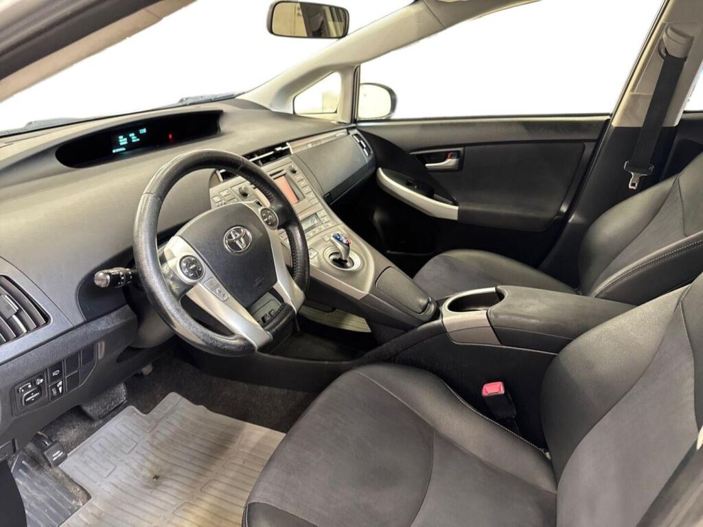 Toyota Prius PHEV 2012 Hopea