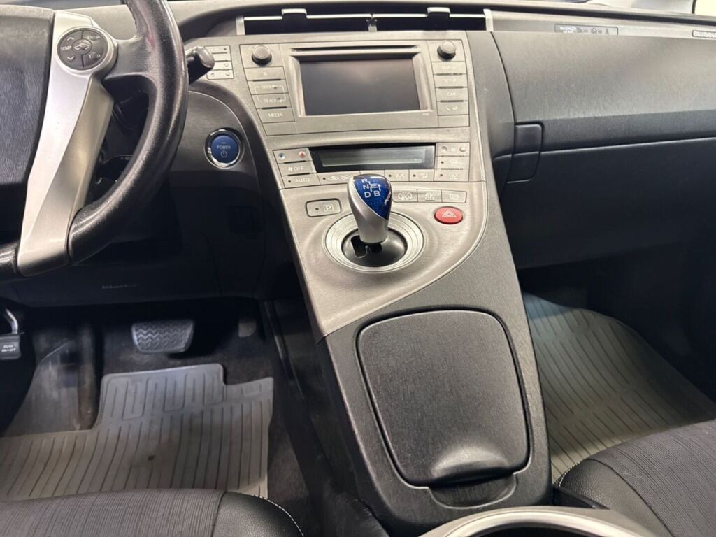 Toyota Prius PHEV 2012 Hopea