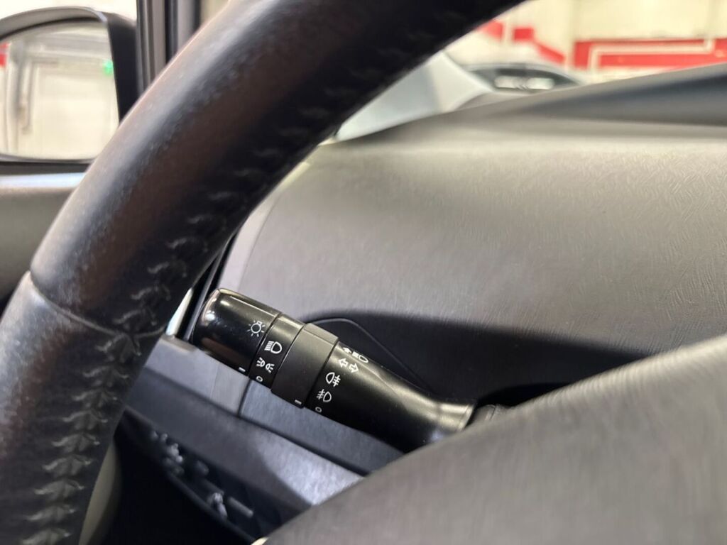 Toyota Prius PHEV 2012 Hopea