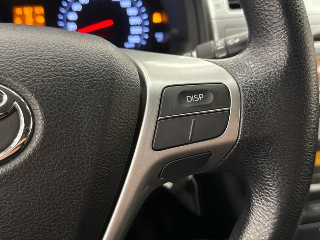 Toyota Avensis 2012 Valkoinen