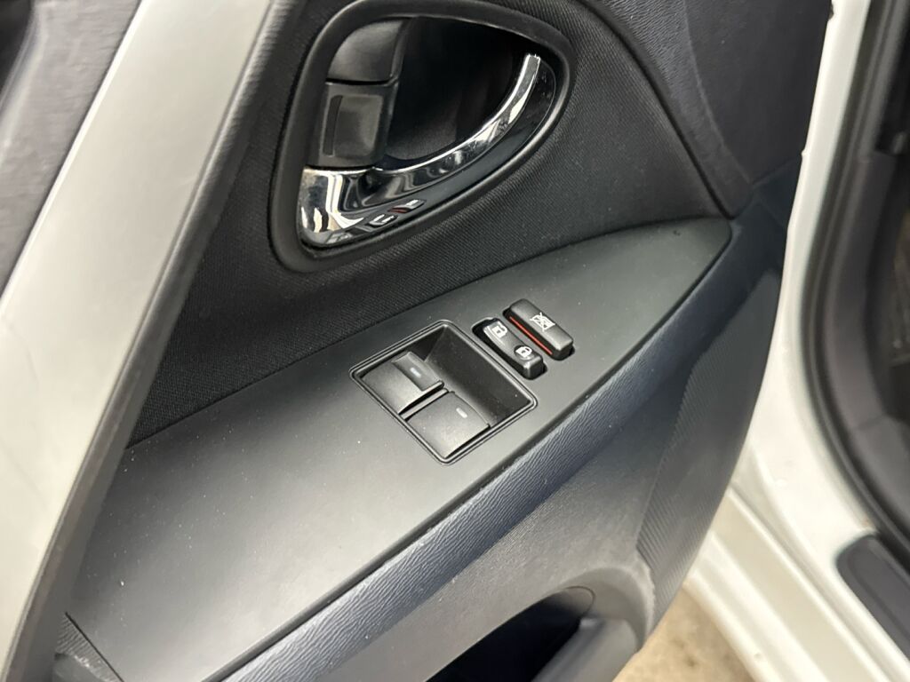 Toyota Avensis 2012 Valkoinen