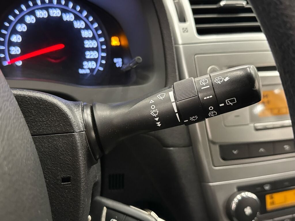 Toyota Avensis 2012 Valkoinen