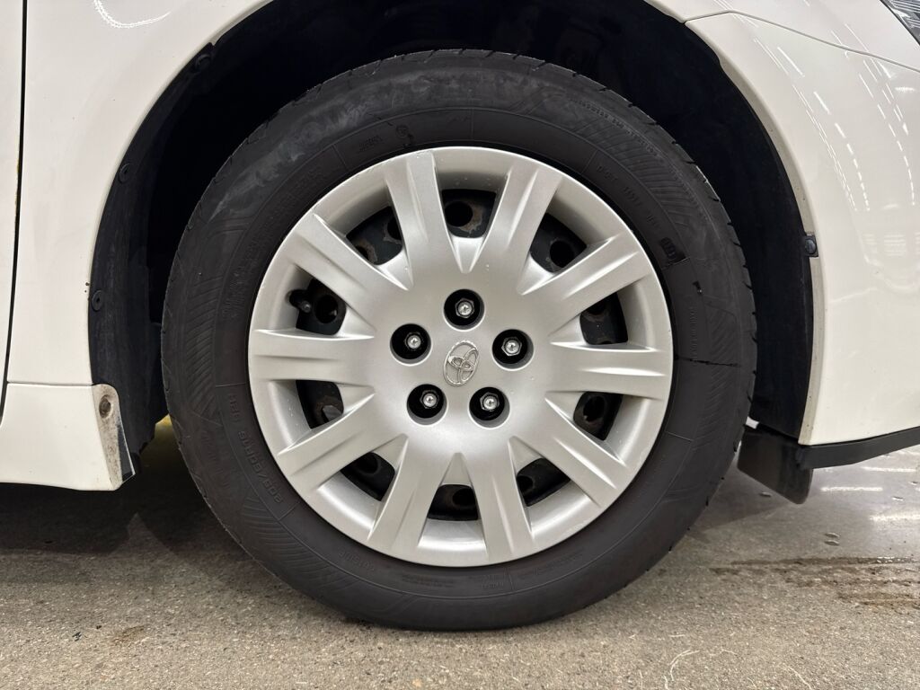 Toyota Avensis 2012 Valkoinen