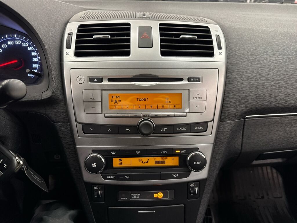 Toyota Avensis 2012 Valkoinen