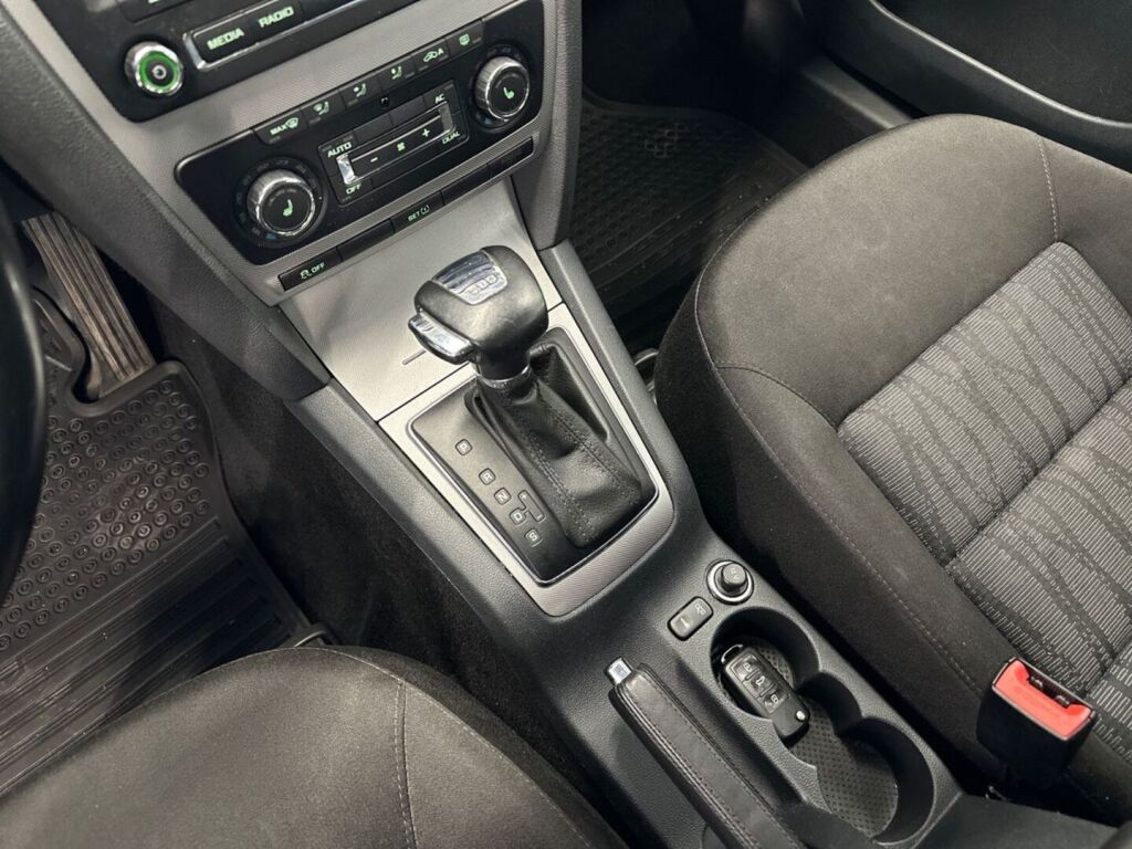 Skoda Octavia 2012 Harmaa