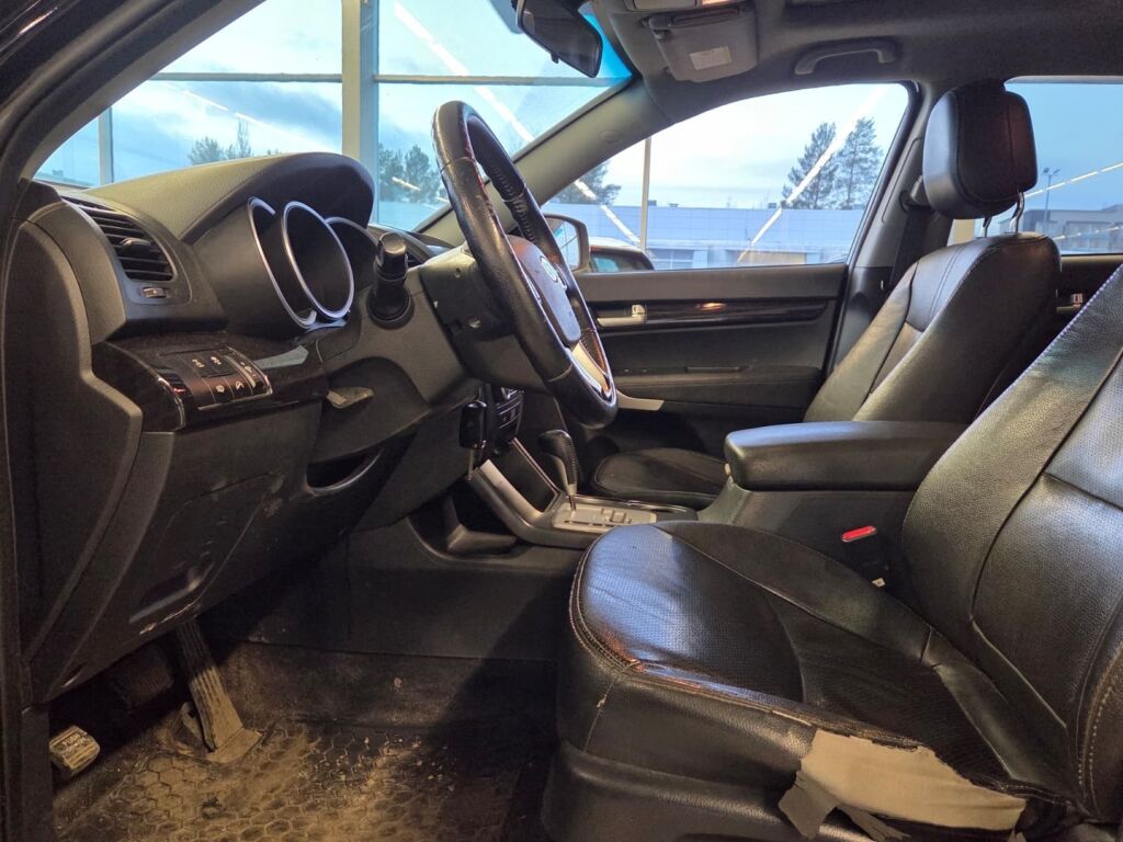 Kia Sorento 2010 Musta