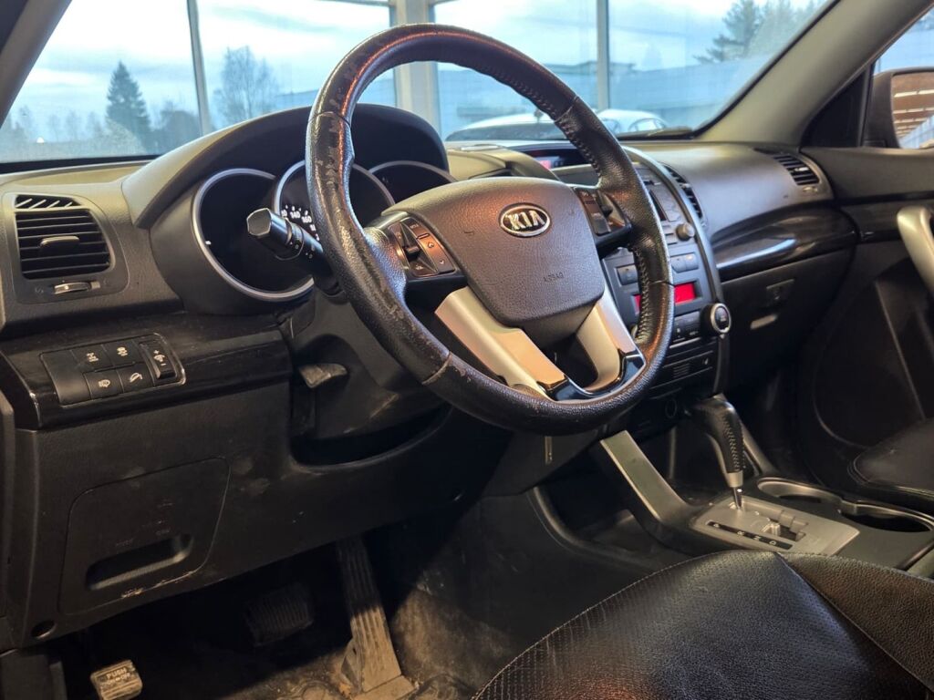 Kia Sorento 2010 Musta