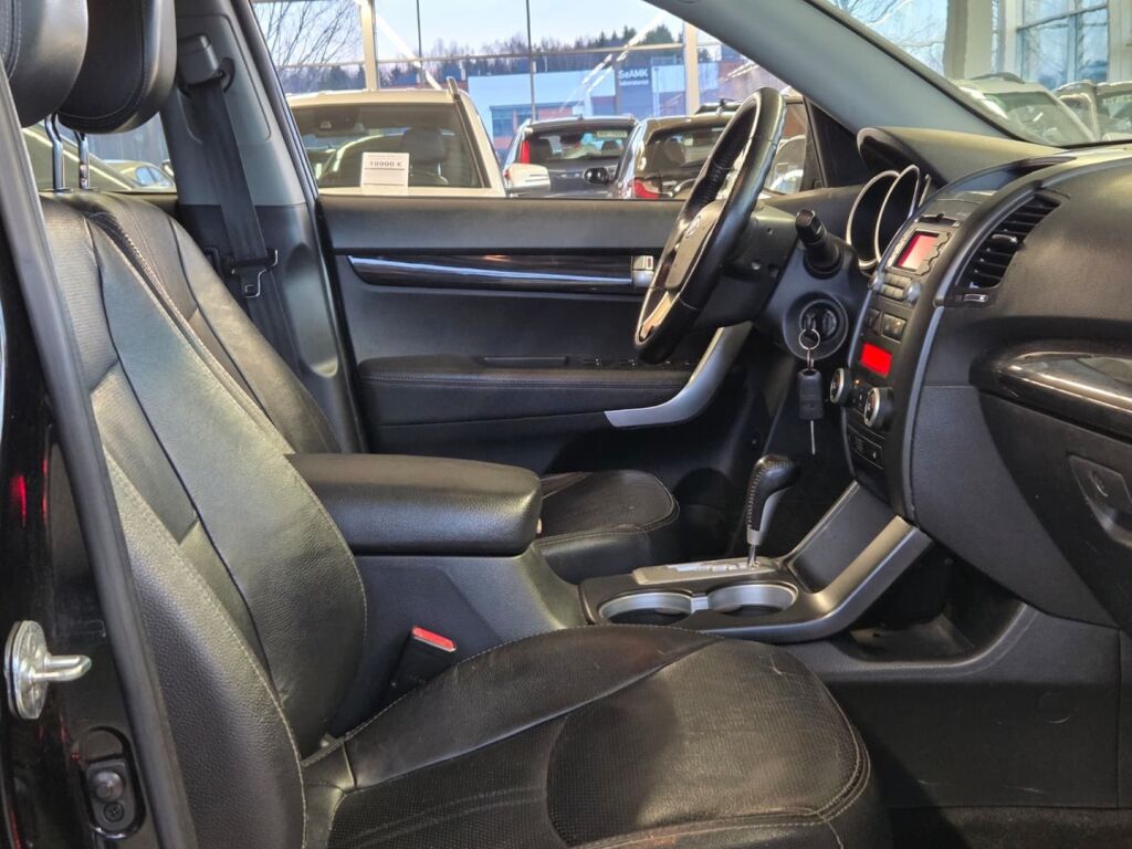 Kia Sorento 2010 Musta