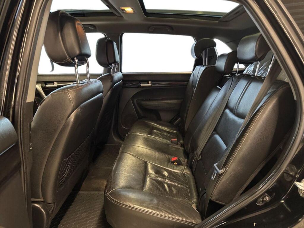 Kia Sorento 2010 Musta
