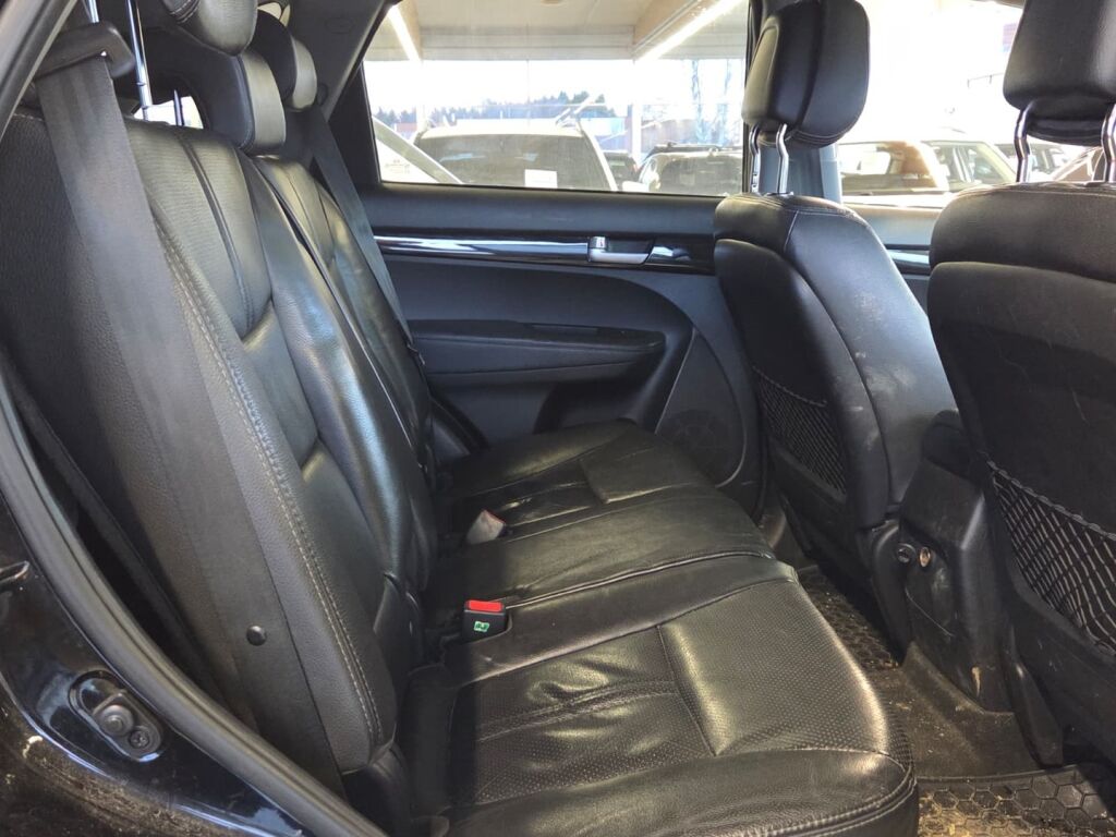 Kia Sorento 2010 Musta