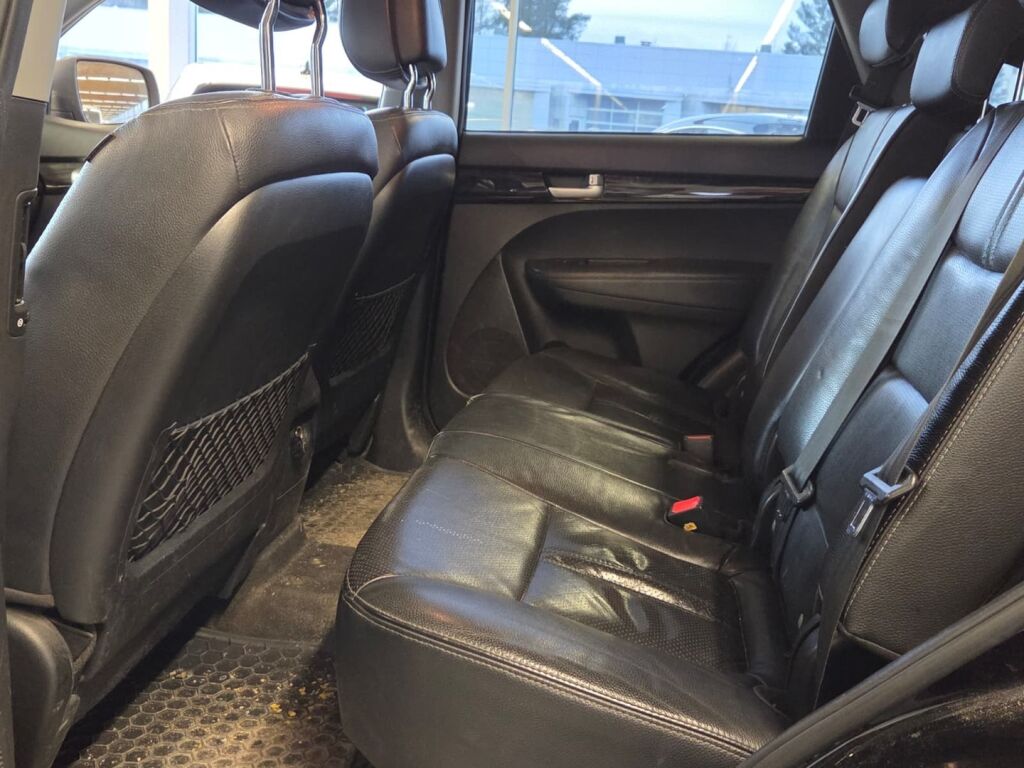 Kia Sorento 2010 Musta