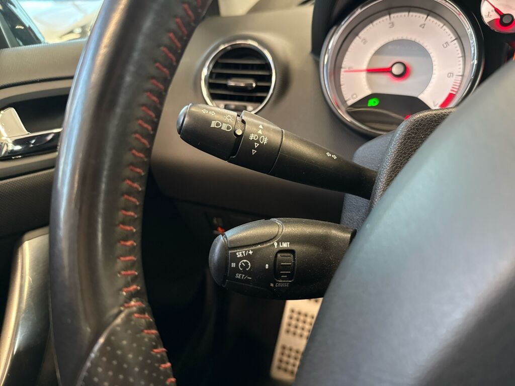 Peugeot 308 2013 Musta