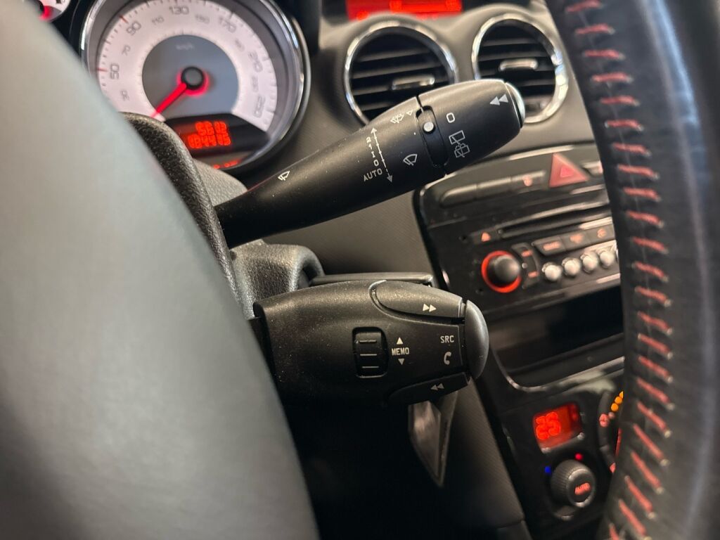 Peugeot 308 2013 Musta