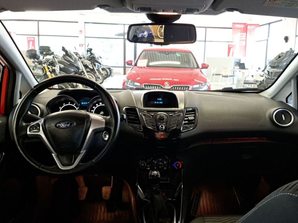 Ford Fiesta 2013 Punainen