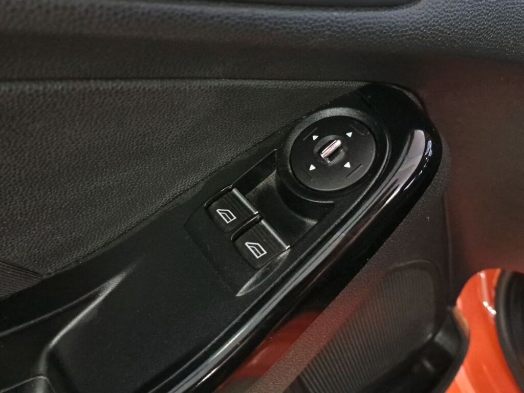 Ford Fiesta 2013 Punainen