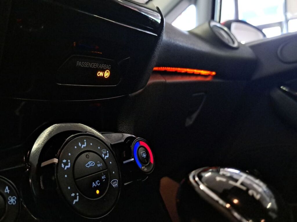 Ford Fiesta 2013 Punainen