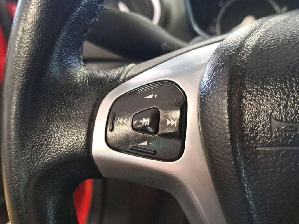 Ford Fiesta 2013 Punainen