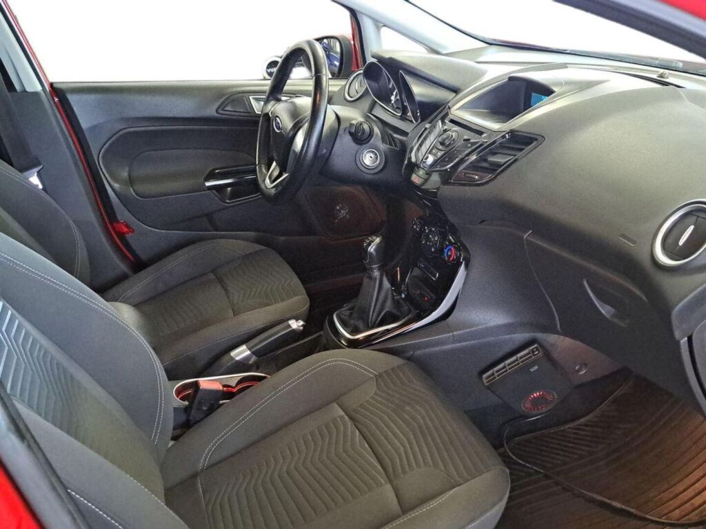 Ford Fiesta 2013 Punainen