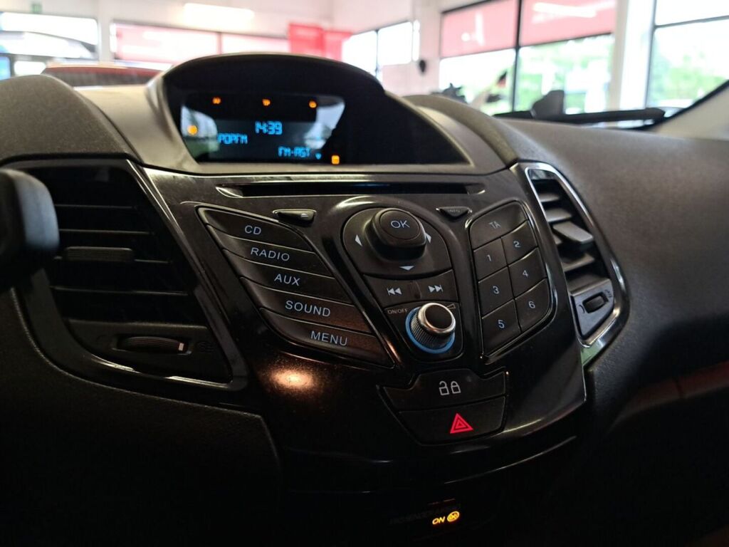 Ford Fiesta 2013 Punainen