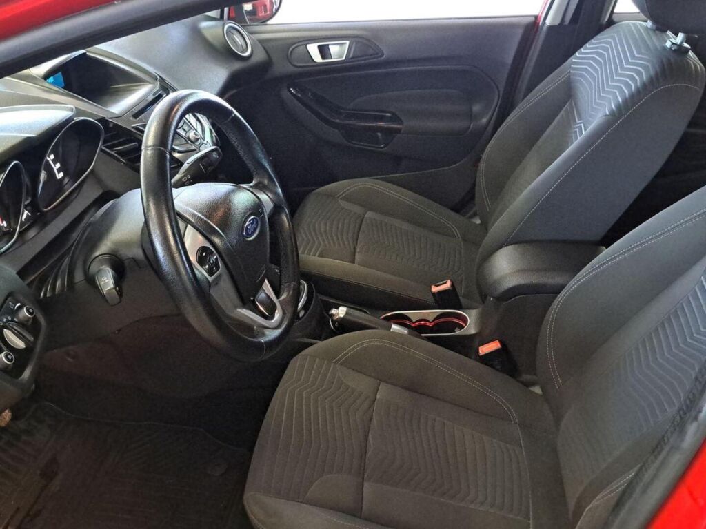 Ford Fiesta 2013 Punainen