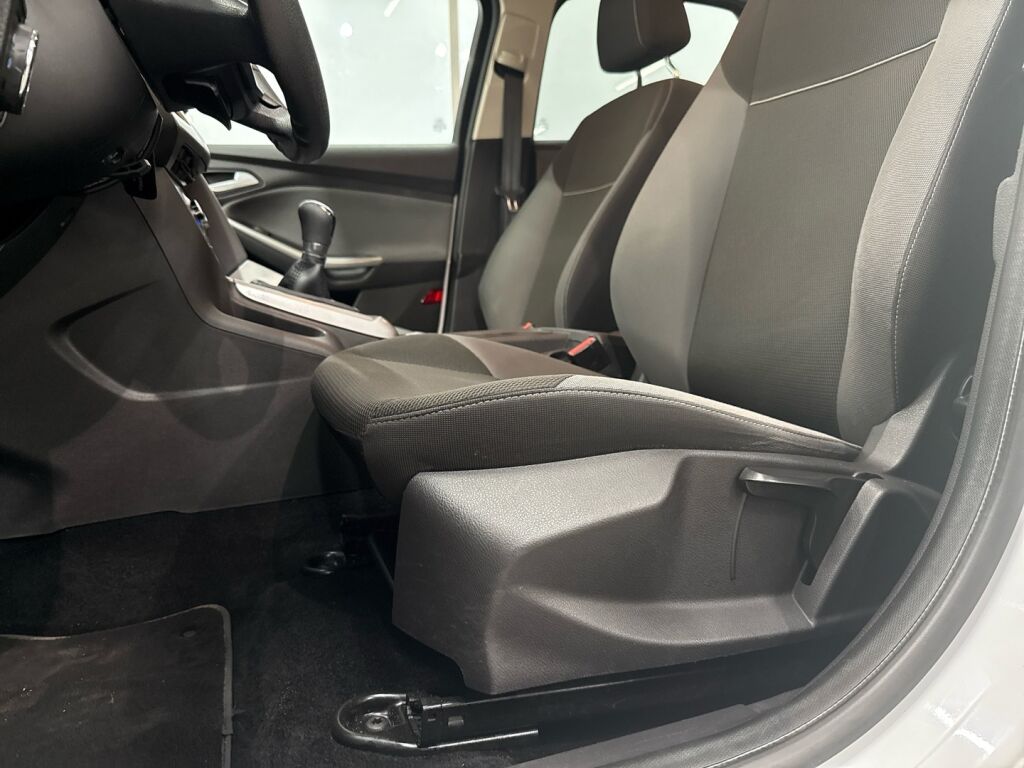 Ford Focus 2013 Valkoinen