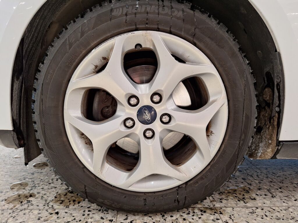 Ford Focus 2013 Valkoinen