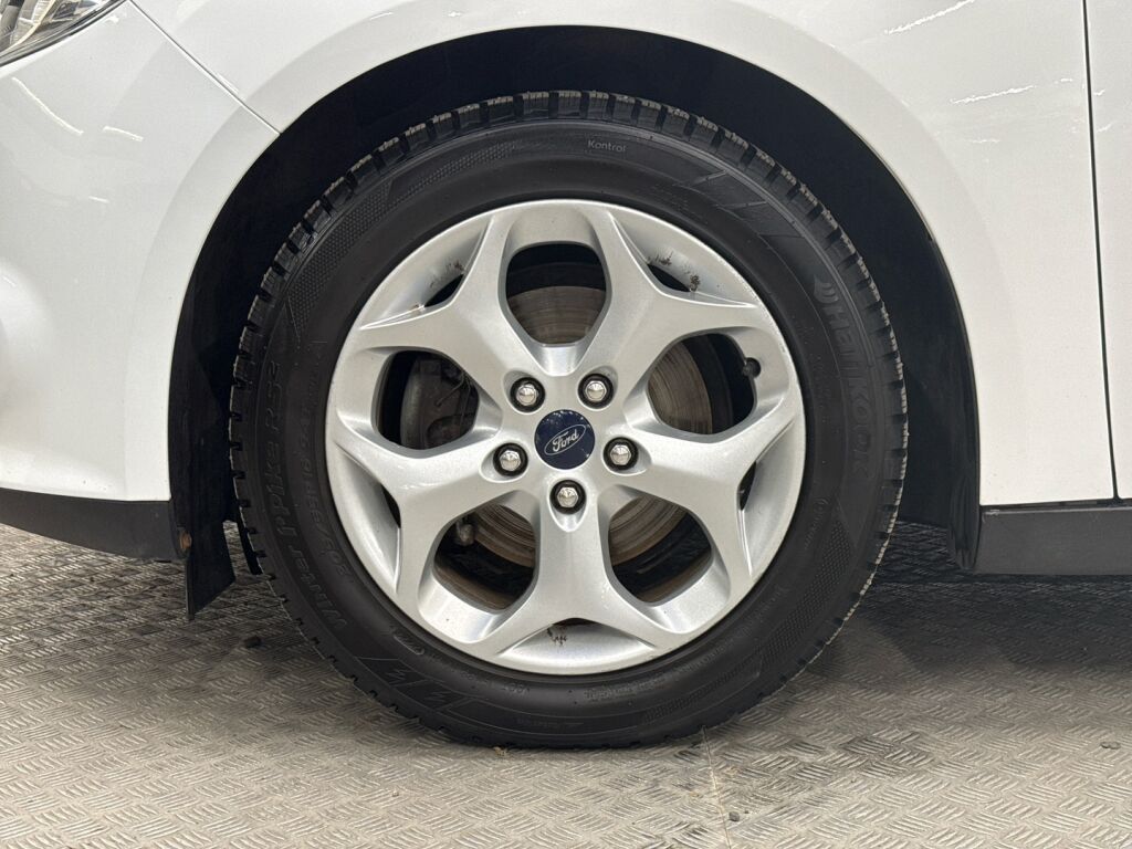 Ford Focus 2013 Valkoinen