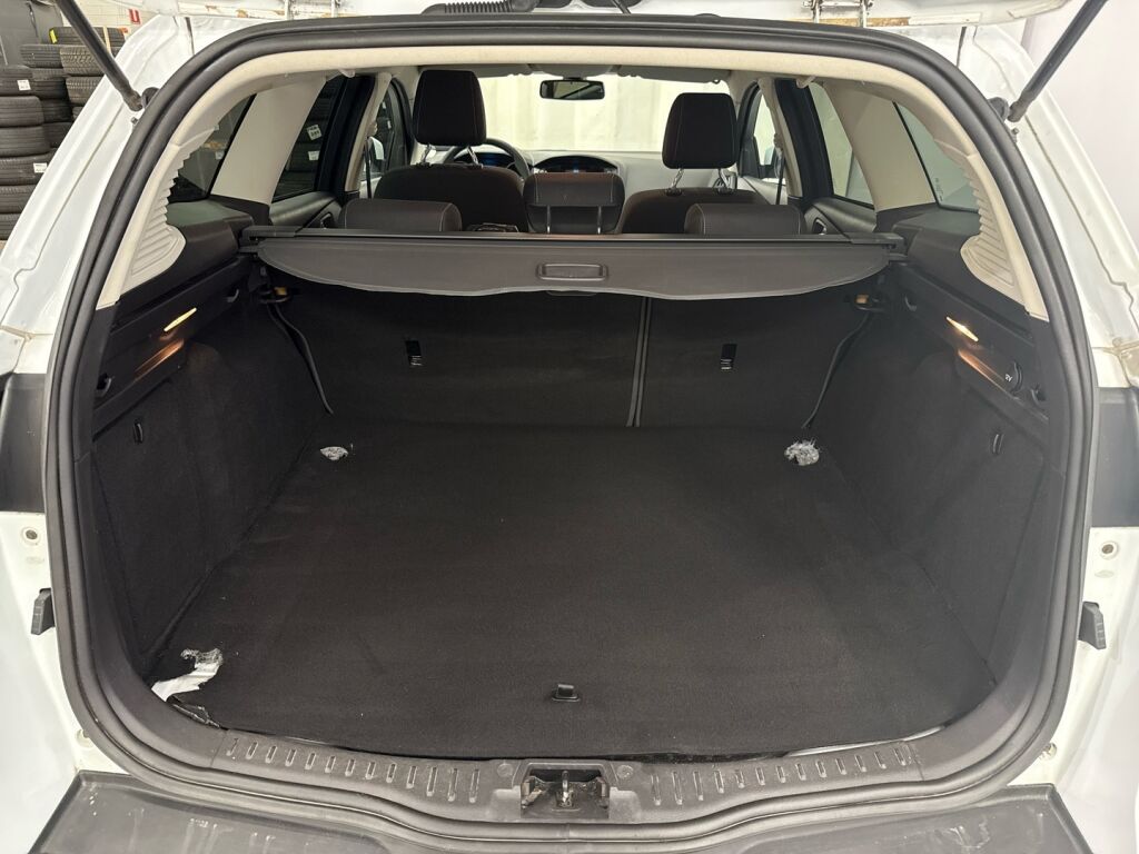 Ford Focus 2013 Valkoinen