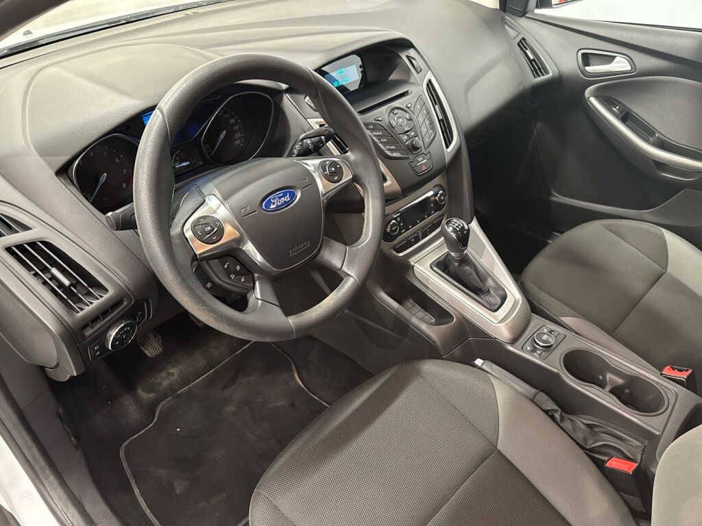 Ford Focus 2013 Valkoinen
