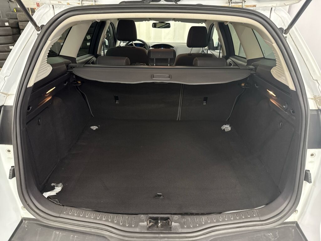 Ford Focus 2013 Valkoinen