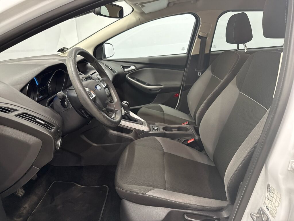 Ford Focus 2013 Valkoinen