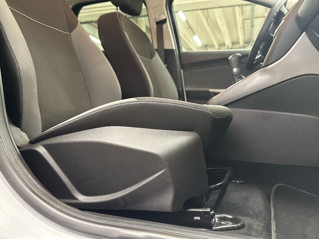 Ford Focus 2013 Valkoinen