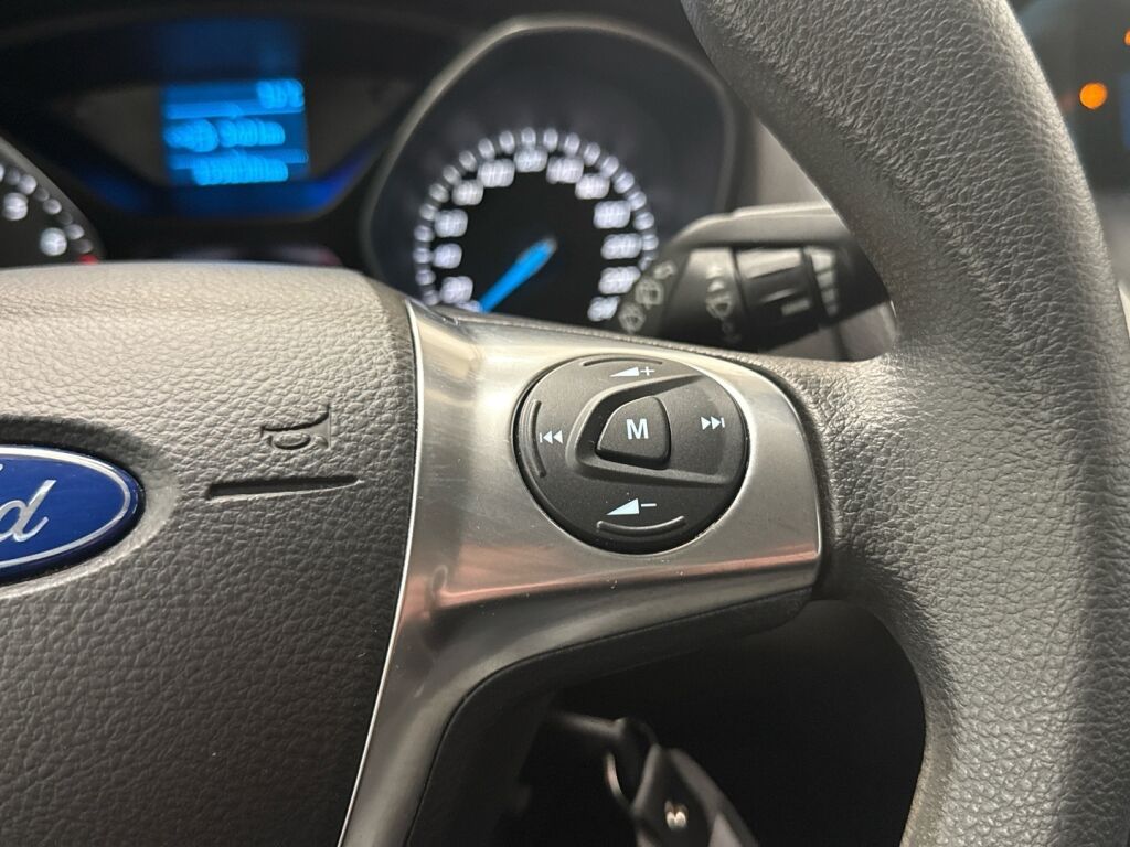 Ford Focus 2013 Valkoinen