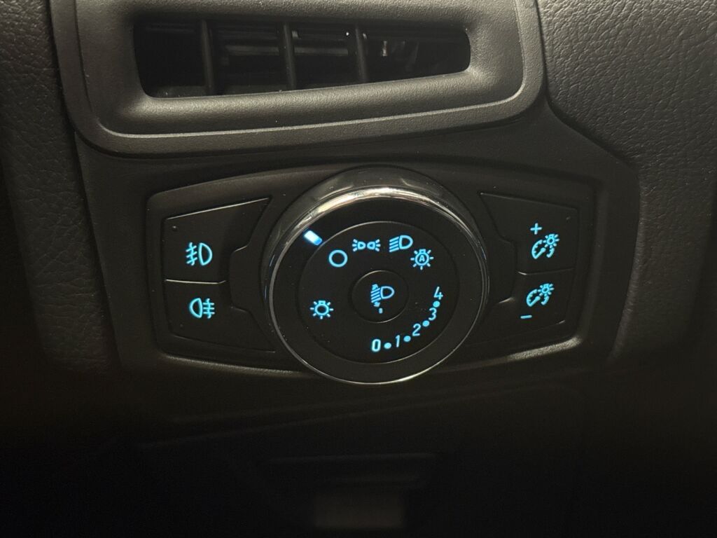 Ford Focus 2013 Valkoinen