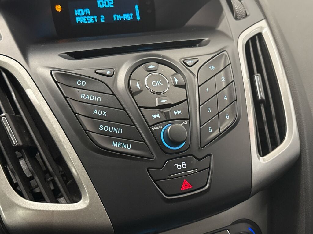 Ford Focus 2013 Valkoinen