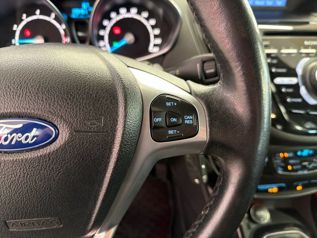 Ford B-Max 2013 Musta
