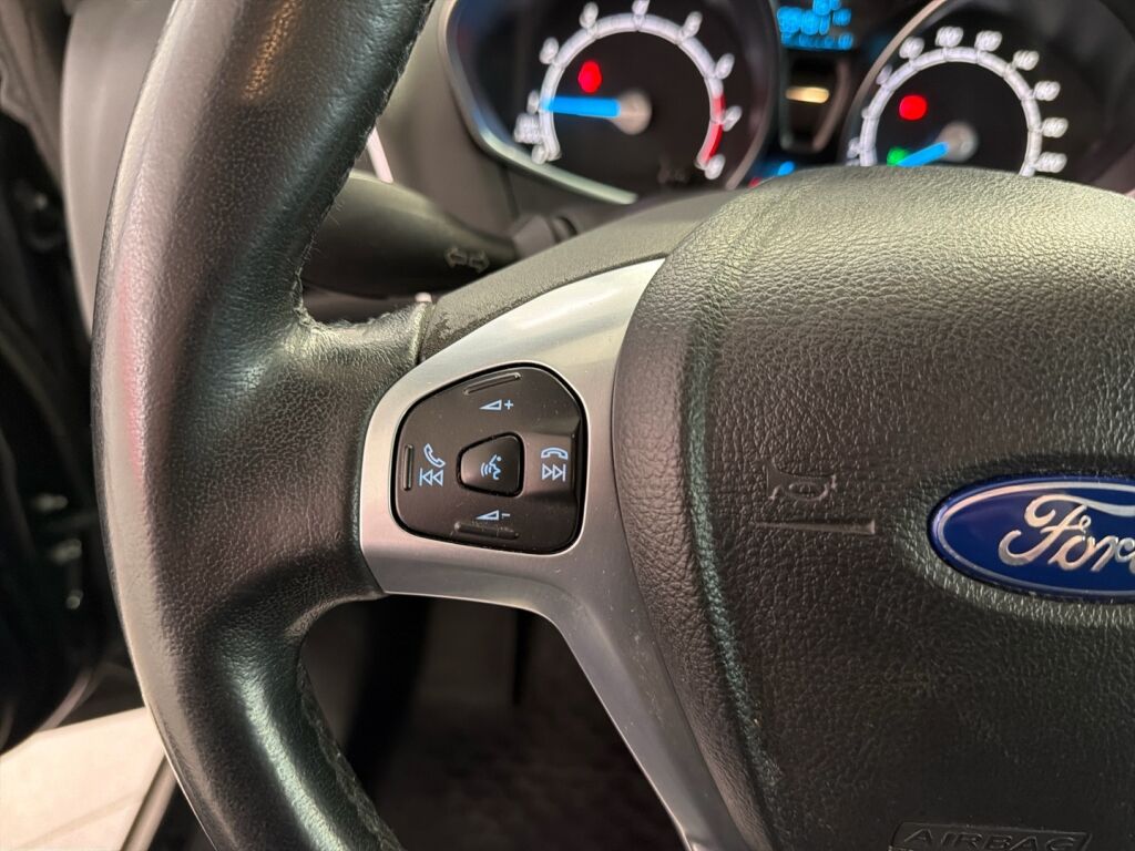 Ford B-Max 2013 Musta